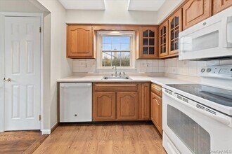 1736 Central St in Yorktown Heights, NY - Building Photo - Building Photo