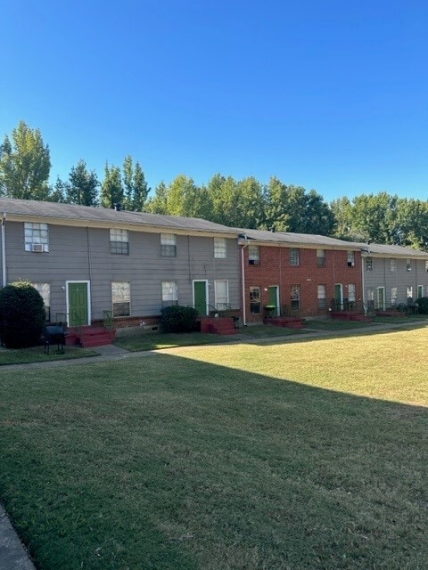 Oakwood Meadows Estates in Memphis, TN - Foto de edificio