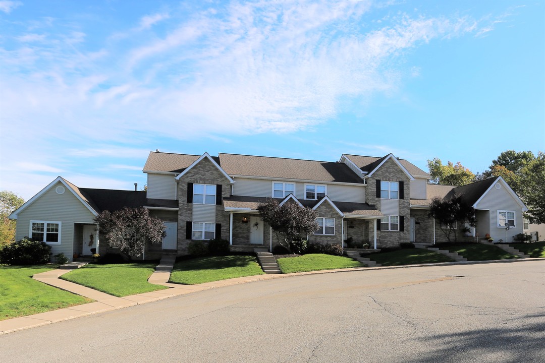 Belle Village in Erie, PA - Foto de edificio