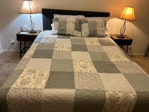 3286 Happy Valley Rd in Sequim, WA - Foto de edificio - Building Photo