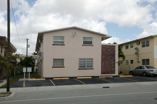 355 W 19th St in Hialeah, FL - Building Photo - Building Photo