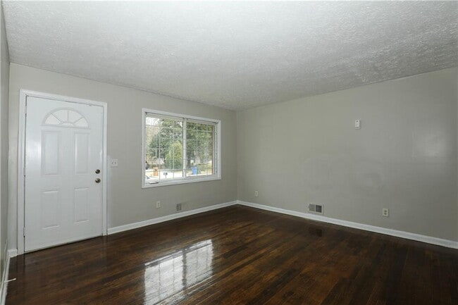 722 Tara Cir SE in Atlanta, GA - Building Photo - Building Photo