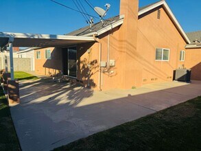 393 Rowland Ave in Camarillo, CA - Building Photo - Building Photo