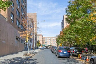 360 E 184th St in Bronx, NY - Foto de edificio - Building Photo
