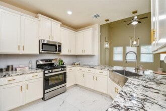 6326 Prince Pl Dr in Rosenberg, TX - Foto de edificio - Building Photo