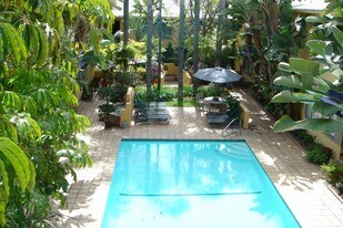 1615 Laurel Ave in Los Angeles, CA - Building Photo