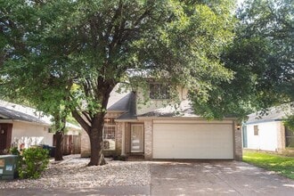 9025 Vigen Cir in Austin, TX - Building Photo - Building Photo