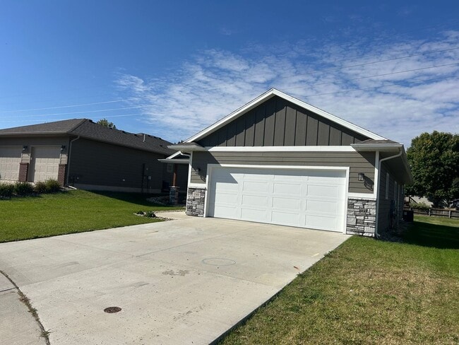 property at 1301 S Foss Ave