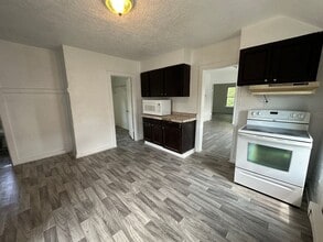 1065 Caulfield Ave SW in Grand Rapids, MI - Building Photo - Building Photo