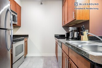 210 N Wells St in Chicago, IL - Building Photo - Building Photo