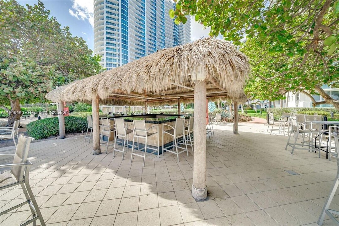 3001 S Ocean Dr in Hollywood, FL - Building Photo