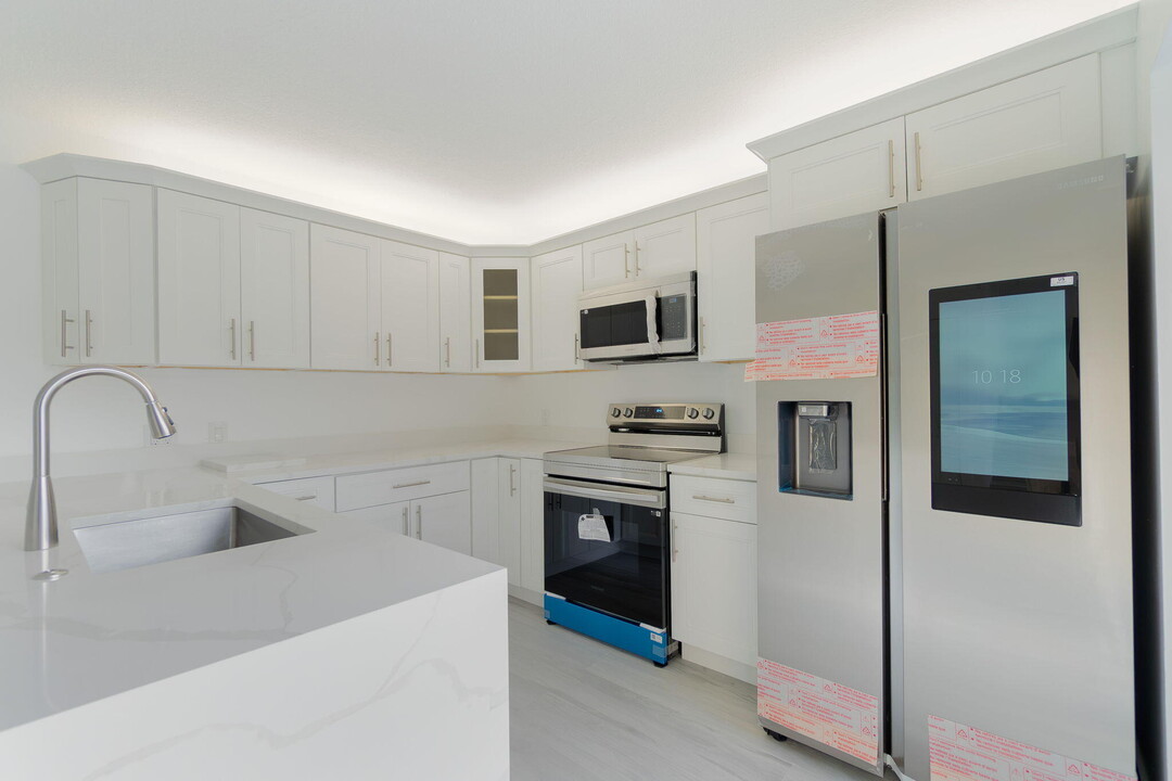 2311 23rd Way in West Palm Beach, FL - Building Photo