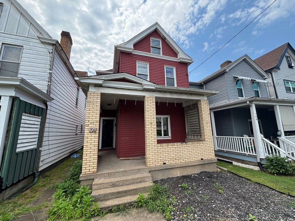 706 E 17th Ave in Munhall, PA - Building Photo