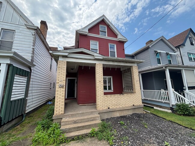 property at 706 E 17th Ave