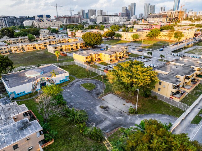 2000 NW 3rd Ave in Miami, FL - Foto de edificio - Building Photo