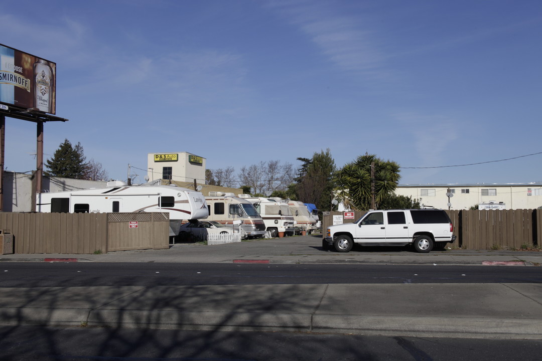 RV Park in Castro Valley, CA - Building Photo