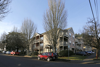 Lair Hill Park Apartments in Portland, OR - Building Photo - Building Photo