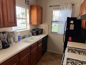 3400 E 2nd St, Unit 2 in Long Beach, CA - Foto de edificio - Building Photo