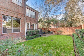 6811 Staffordshire Blvd in Houston, TX - Building Photo - Building Photo