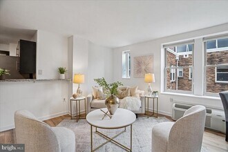 2440 16th St NW in Washington, DC - Foto de edificio - Building Photo