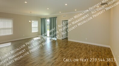 8792 Cascade Price Cir in North Fort Myers, FL - Building Photo - Building Photo