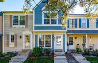6708 S Holland Way in Littleton, CO - Building Photo