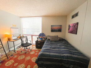 200 N Dearborn St, Unit 907 in Chicago, IL - Building Photo - Building Photo