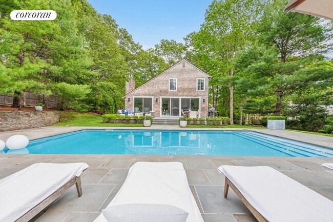 54 Whooping Hollow Rd in East Hampton, NY - Building Photo - Building Photo