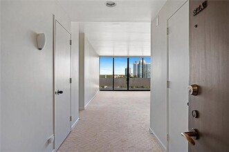 2575 Peachtree Rd NE in Atlanta, GA - Foto de edificio - Building Photo