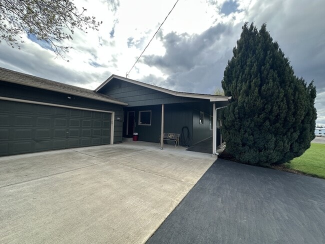 8060 State St in Salem, OR - Building Photo - Building Photo