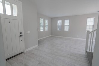 27008 San Ysidro Ave in Santa Clarita, CA - Building Photo - Building Photo