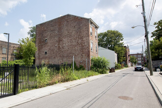 1120 Garden St in Cincinnati, OH - Building Photo - Building Photo