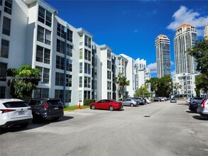 200 177th Dr in Sunny Isles Beach, FL - Building Photo - Building Photo