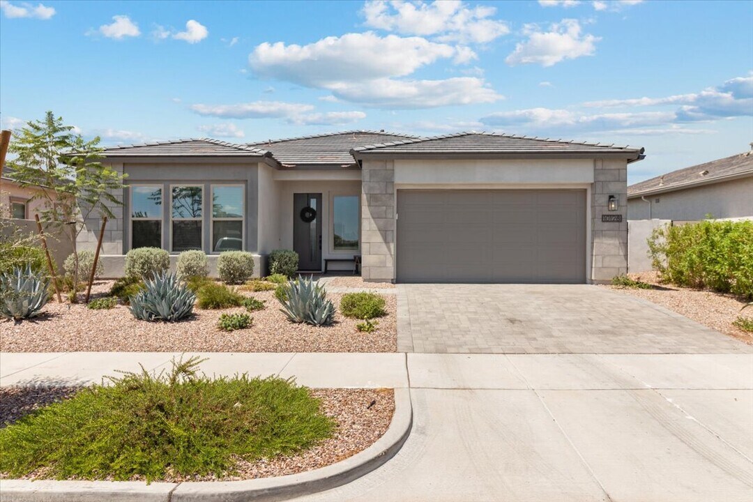 10128 E Supernova Dr in Mesa, AZ - Building Photo