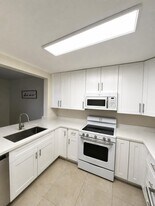 7173 Orange Dr in Davie, FL - Building Photo