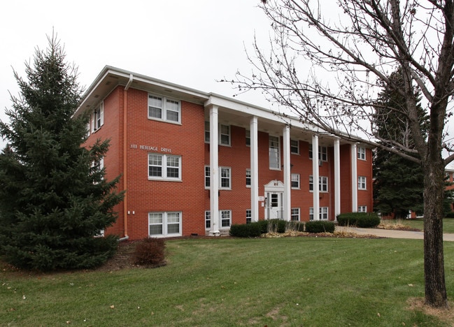 Heritage Kourt in Edina, MN - Foto de edificio - Building Photo