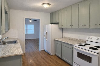 502 Breezy Ln in Wharton, TX - Building Photo - Building Photo