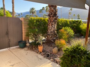 666 N Plaza Amigo in Palm Springs, CA - Building Photo - Building Photo