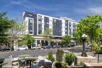 AdMo Heights in Washington, DC - Foto de edificio - Building Photo