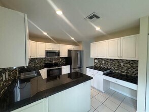 3228 Jog Park Dr in Greenacres, FL - Building Photo - Building Photo