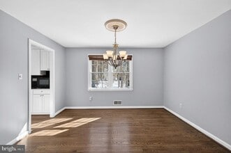 9125 Donna Dean Dr in Springfield, VA - Building Photo - Building Photo