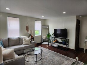 2 Lyons Rd in Stafford, CT - Building Photo - Building Photo