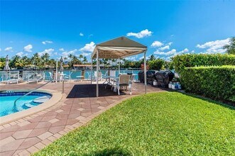 9111 E Bay Harbor Dr, Unit PHD in Bay Harbor Islands, FL - Building Photo - Building Photo