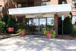 Thornwood Apartments in Chicago Heights, IL - Building Photo