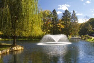 44 NY-25A in Smithtown, NY - Building Photo - Building Photo