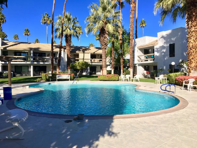 5245 E Waverly Dr in Palm Springs, CA - Building Photo - Building Photo