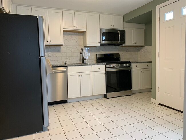 683 Boylston St in Newton, MA - Building Photo - Building Photo
