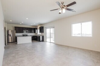 24419 W Flores Dr in Buckeye, AZ - Foto de edificio - Building Photo