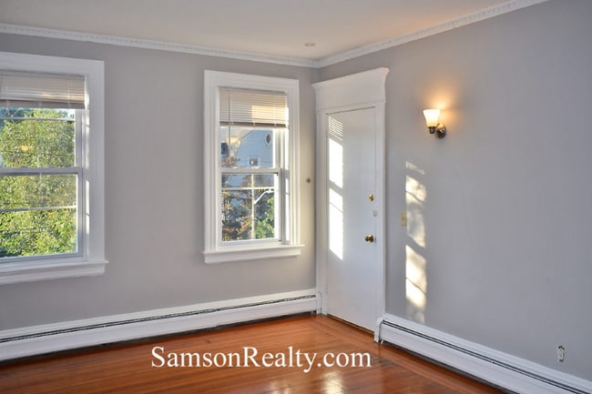 136 Irving Ave, Unit 4 in Providence, RI - Foto de edificio - Building Photo