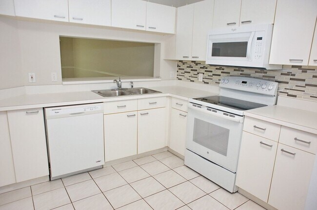 7737 Jewel Ln in Naples, FL - Foto de edificio - Building Photo